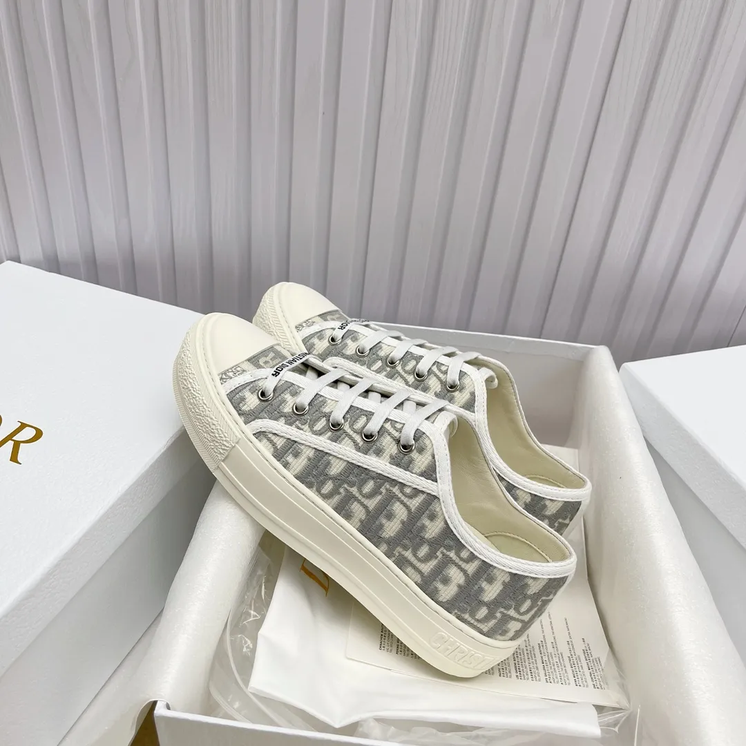 👟👟Ex-factory price 480👟👟 Women's Shoes Women's Clothing Women's Shoes Women's Shoes Women's Clothes Women's Shoes Factory Ready Stock High Quality Dior (Dior) flat sneakers with fully embroidered iconic patterns 👟👟 Women's Shoes Women's Clothing Women's Shoes Women's Clothing Women's Shoes Women's Clothing ♦️Top quality in the market🎗Hot model in foreign counters🎗Non-common imitation version in the market🎗🔳The fabric is made of Italian🇮🇹imported fabrics❗️Embroidered upper, original mold injection Logo frosted five-pointed star outsole🔳Inside imported lambskin + high elasticity injection molding mold Logo foam feet Code number: 35 to 42